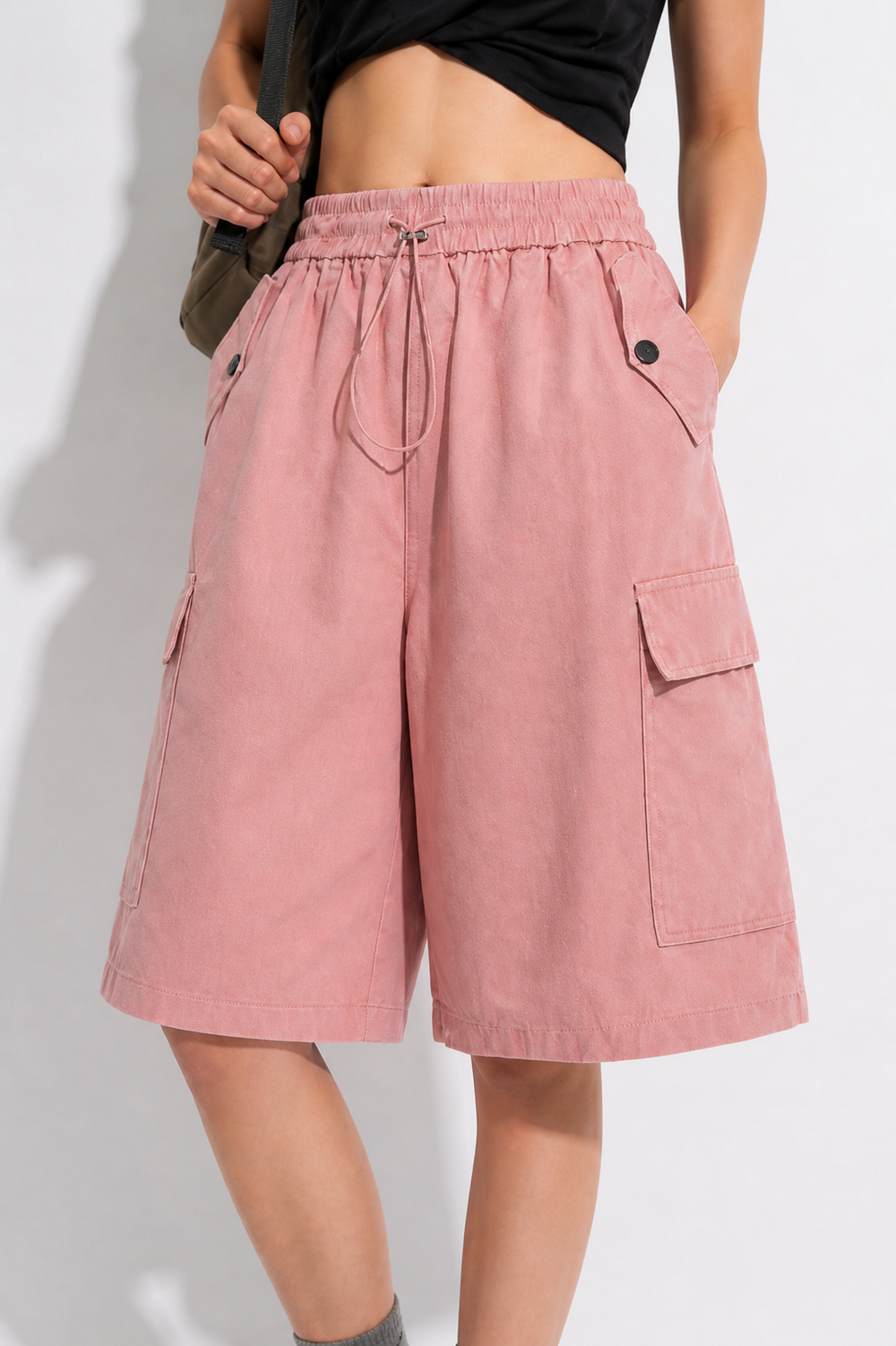 SHORT CARGO FEMME ROSE OVERSIZE zoom