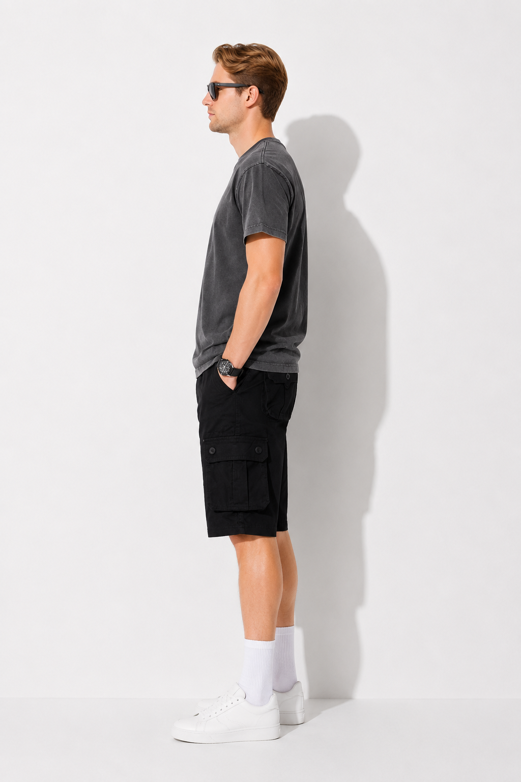 SHORT CARGO HOMME NOIR CASUAL de profil