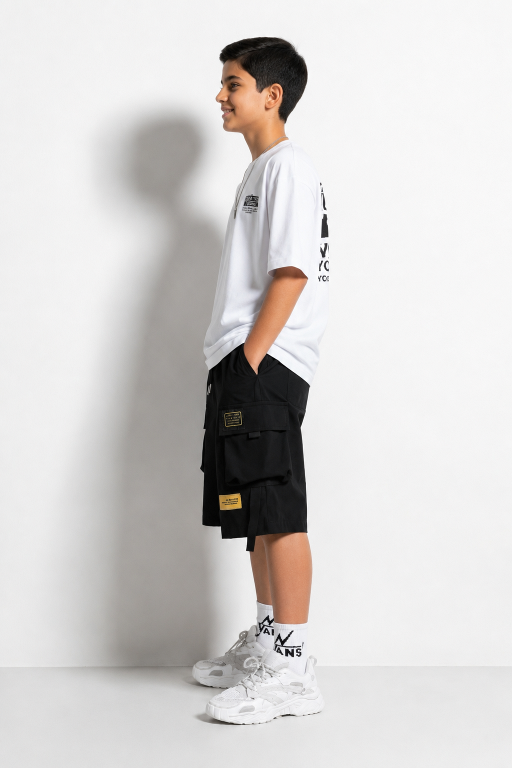 Short cargo enfant noir sobiru vue de profil