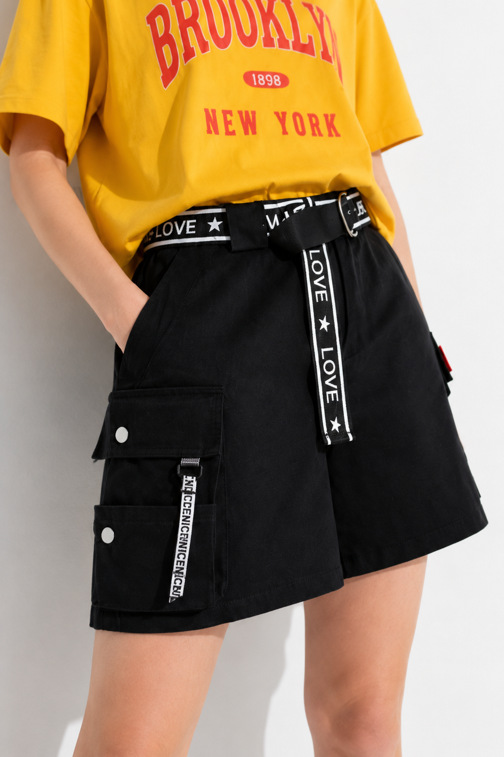 Short cargo femme taille haute avec ceinture LOVE noir