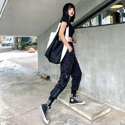 pantalon cargo femme streetwear de profil