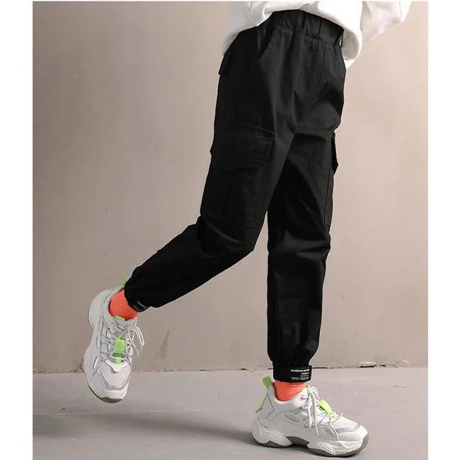 pantalon cargo fille noir de profil