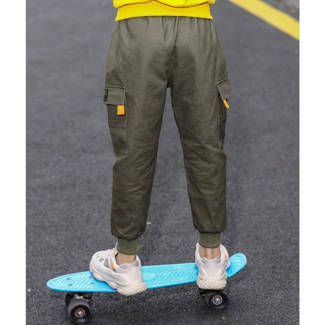 pantalon cargo garçon kaki de dos