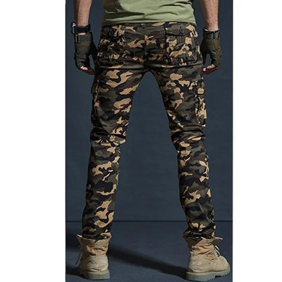 pantalon cargo militaire homme de dos