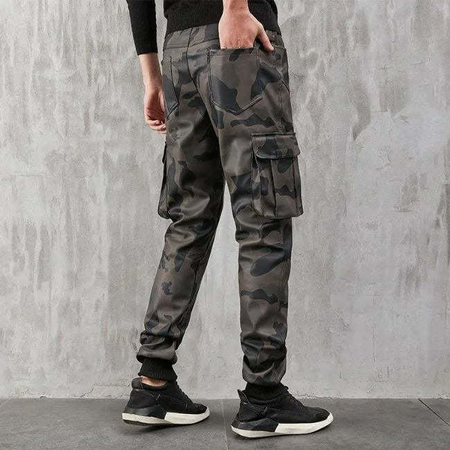 pantalon cargo simili cuir homme de dos